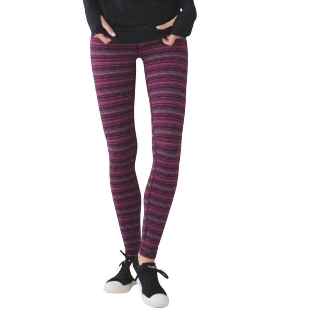 Lululemon Wunder Under leggings. Size 4. Lightly worn. Super comfortable.